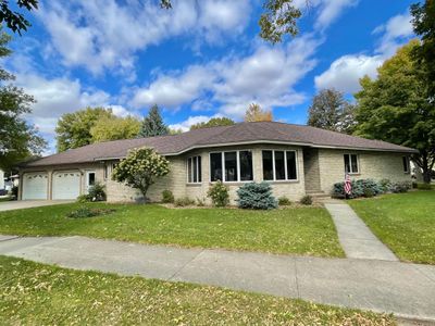 10 W Sanborn Street, House other with 3 bedrooms, 1 bathrooms and null parking in Springfield MN | Image 1