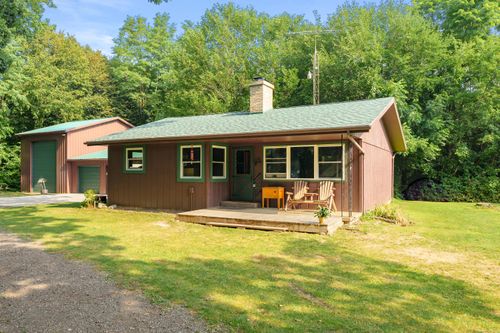 16027 E Uv Ave, Fulton, MI, 49052-9765 | Card Image