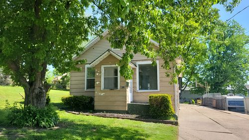212 21st Pl, Clinton, IA, 52732-6111 | Card Image