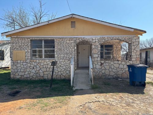 120 N Plum St, Pearsall, TX, 78061-2138 | Card Image