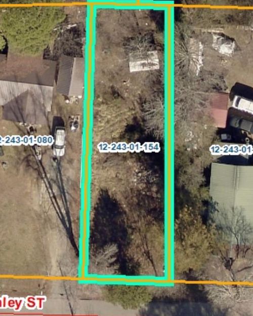560-561-165 Stanley St, DALTON, GA, 30721-6408 | Card Image