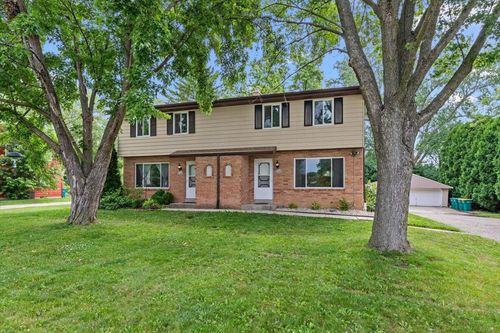 w151n11494-W151N11492 Potomac Circle, Germantown, WI, 53022 | Card Image