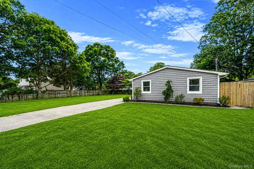 28 Ashwood Dr, Shirley, NY, 11967-3904 | Card Image