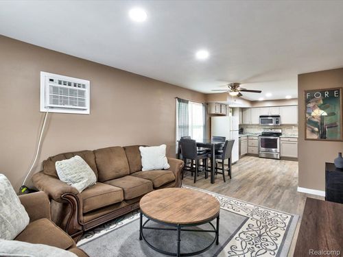 3104 Sturges St, Port Huron, MI, 48060-6996 | Card Image