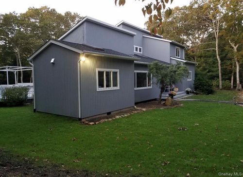 10 Skyes Neck Ct, East Quogue, NY, 11942-4436 | Card Image