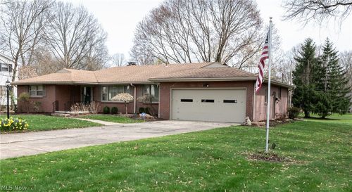 2004 Burning Tree Ln, Youngstown, OH, 44505-1702 | Card Image