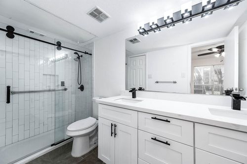 137-3900 Woodchase Dr, Houston, TX, 77042-5809 | Card Image