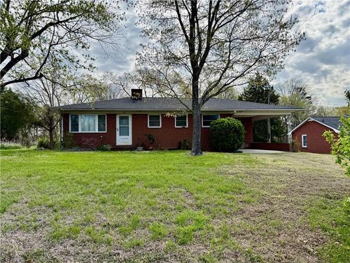 147 Reese St, High Point, NC, 27265-7352 | Card Image