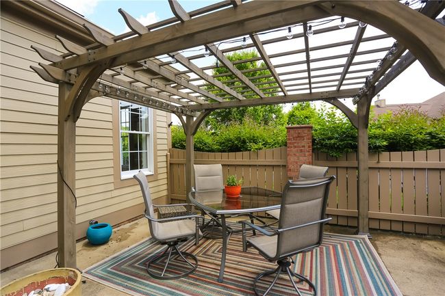 135 Linden Ct, Condo with 3 bedrooms, 3 bathrooms and 2 parking in Seven Fields PA | Image 8