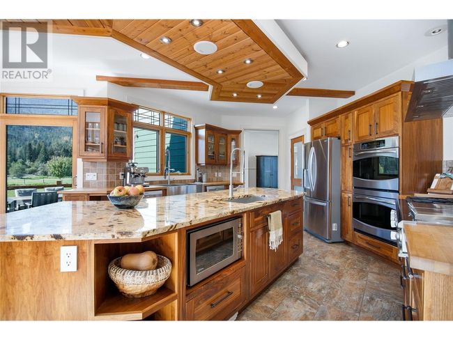 2388 Lawrence Rd, House other with 3 bedrooms, 3 bathrooms and 20 parking in Lumby BC | Image 26