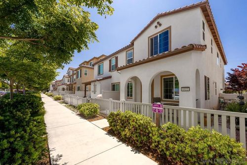 1322 Santa Victoria Rd, Chula Vista, CA, 91913-3325 | Card Image