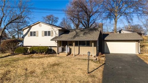 6701 N Flora Ave, Gladstone, MO, 64118-3633 | Card Image