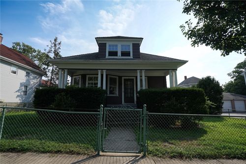 72 Boutwell St, Pawtucket, RI, 02860-5028 | Card Image