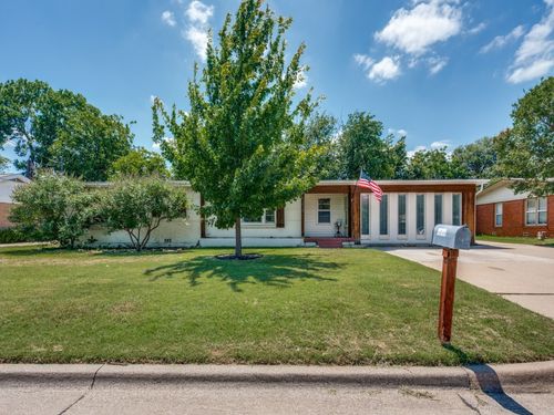 1218 Warden St, Benbrook, TX, 76126-3528 | Card Image