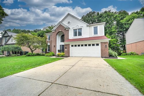 2656 Aubrey Dr, Lake Orion, MI, 48360-1999 | Card Image