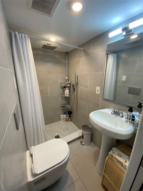 unit-5-725 E Avenue Ext, Riverhead, NY, 11901-2631 | Card Image