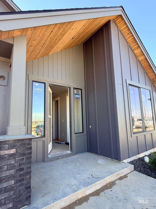 945 W Malbar St, Meridian, ID, 83646-7846 | Card Image