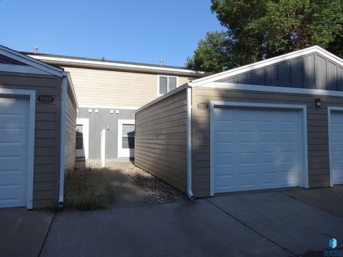 1012 S Bridgeport Pl, Sioux Falls, SD, 57106-3461 | Card Image
