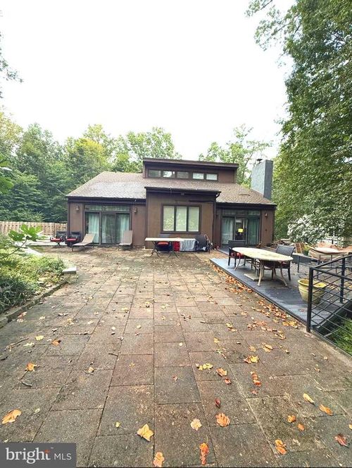 8312 Upper Spring Ln, ANNANDALE, VA, 22003-3721 | Card Image