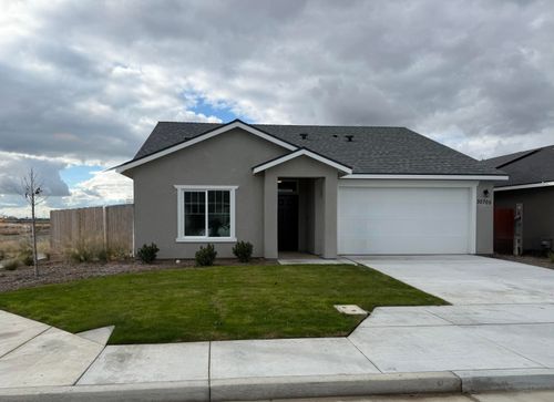 30705 Emden Rd, Visalia, CA, 93291-9812 | Card Image