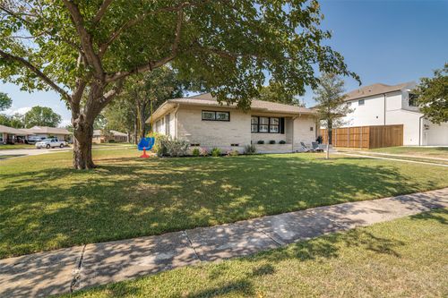 9005 Livenshire Dr, Dallas, TX, 75238-3649 | Card Image