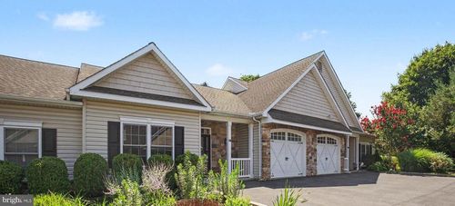 958 Elm Ave, Lancaster, PA, 17603-4843 | Card Image