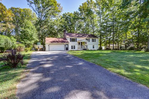 300 Pocahontas Dr, Forest, VA, 24551-1234 | Card Image