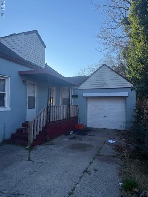 2220 Camden Ave, Portsmouth, VA, 23704-5518 | Card Image