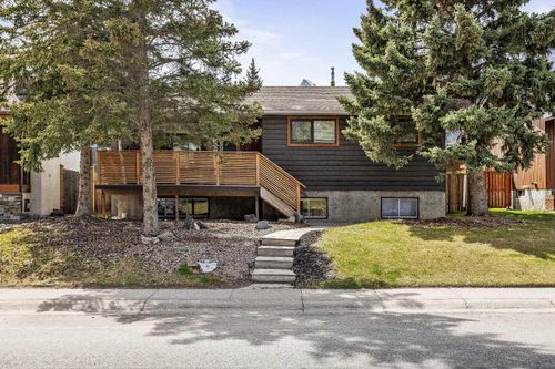 1013 15 St, Canmore, AB, T1W1V3 | Card Image
