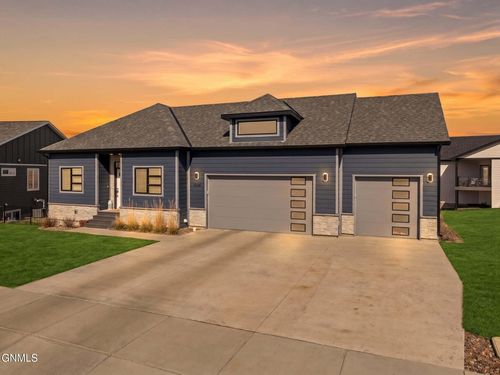 1924 Granite Rd, Watford City, ND, 58854-9597 | Card Image