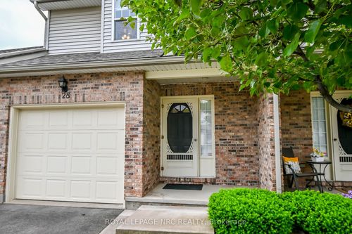28-5070 Drummond Rd, Niagara Falls, ON, L2E6E4 | Card Image