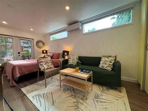 3c-8220 Ne 1st Pl, Miami, FL, 33138-3751 | Card Image