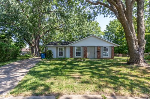 9 Greenbriar Ct, Whiteland, IN, 46184-1015 | Card Image