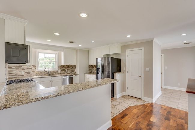 34304 Stagecoach Rd, House other with 3 bedrooms, 3 bathrooms and 1 parking in Glade Spring VA | Image 7