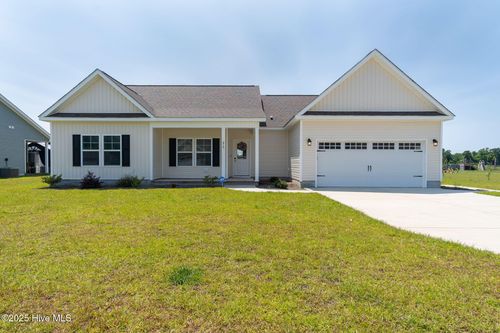 615 Bright Harvest Dr, Maysville, NC, 28555-0600 | Card Image
