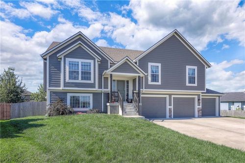12301 S Burr Oak Cir, Peculiar, MO, 64078-2584 | Card Image