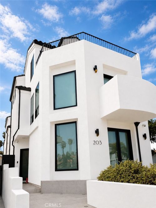 203 21st St, Huntington Beach, CA, 92648-3915 | Card Image