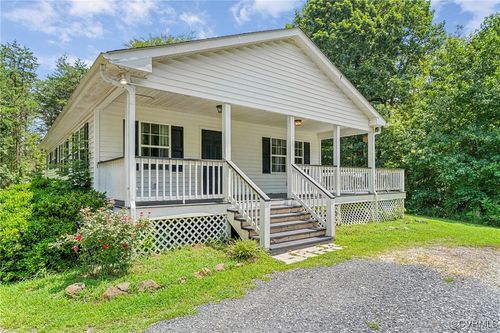 230 Hylawn Ave, Farmville, VA, 23901-1622 | Card Image