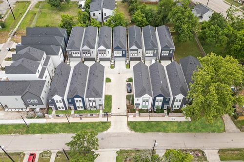 332 Neyland St, Houston, TX, 77022-4662 | Card Image