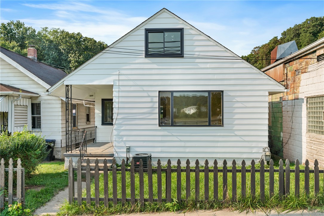 5th Ave, Coraopolis, PA 15108