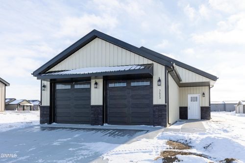 3423 E Calgary Ave, Bismarck, ND, 58503-1369 | Card Image