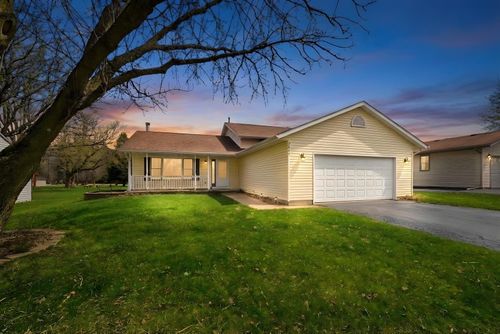 2211 Candlewick Dr Se, Poplar Grove, IL, 61065-8924 | Card Image