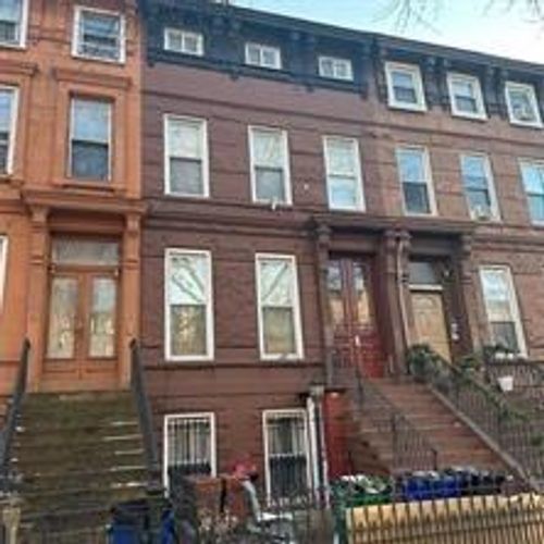 34 Hart St, Brooklyn, NY, 11206-6402 | Card Image
