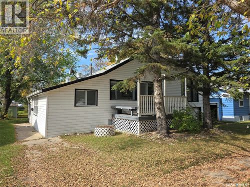 914 Pacific St, Grenfell, SK, S0G2B0 | Card Image