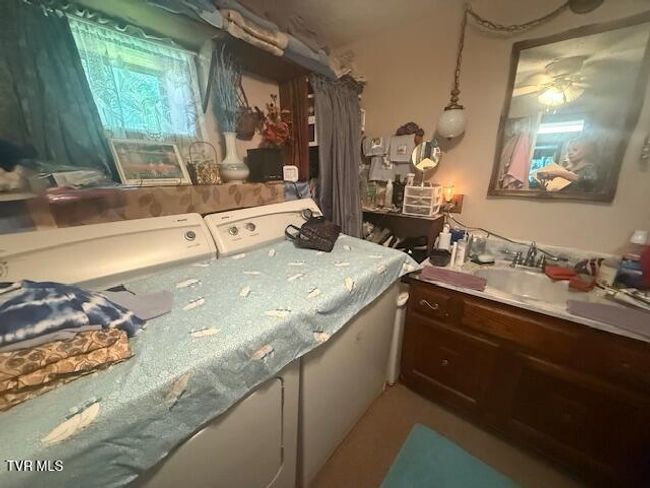 123 Mcmahan Gibbs Rd, House other with 2 bedrooms, 2 bathrooms and null parking in Roan Mountain TN | Image 27