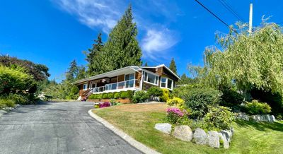 1436 Velvet Rd, House other with 3 bedrooms, 1 bathrooms and 4 parking in Gibsons BC | Image 3