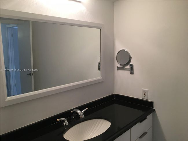 APT-8 - 2180 Brickell Ave, Townhouse with 2 bedrooms, 2 bathrooms and null parking in Miami FL | Image 8