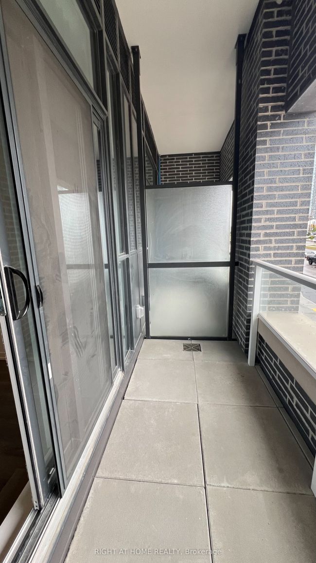 202 - 28 Interchange Way, Condo with 1 bedrooms, 1 bathrooms and null parking in Concord ON | Image 10