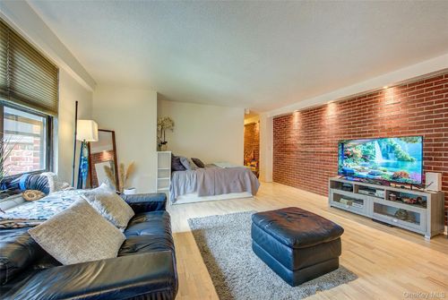 3f-161 Pearsall Dr, Mount Vernon, NY, 10552-3934 | Card Image
