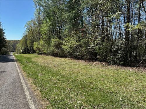 2 Sylvan Rd, Thurmond, NC, 28683 | Card Image